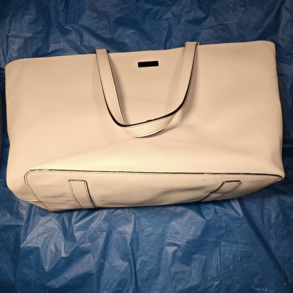 Kate spade handbag. Pink Shoulder Bag. Minimal Exterior Wear